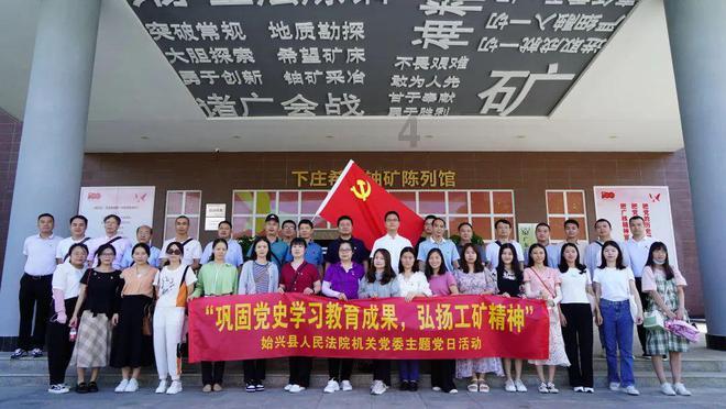 探寻杨振宁曾经与爱因斯坦做过同事,他还有哪些成就呢?的奇趣世界